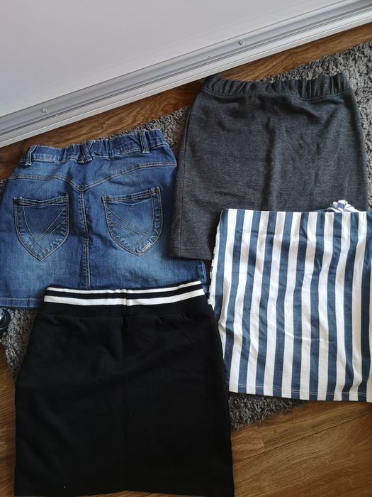 Zestaw czterech spódniczek rozm. 140