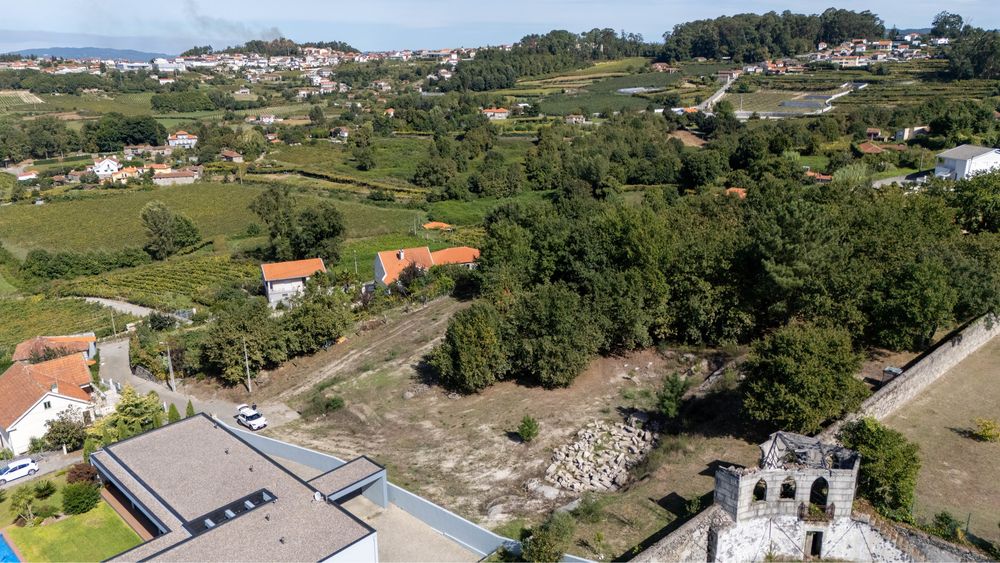 Terreno urbano em Figueiro Santiago