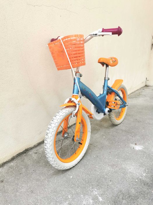 bicicleta de criança em bom estado 6-8 anos)