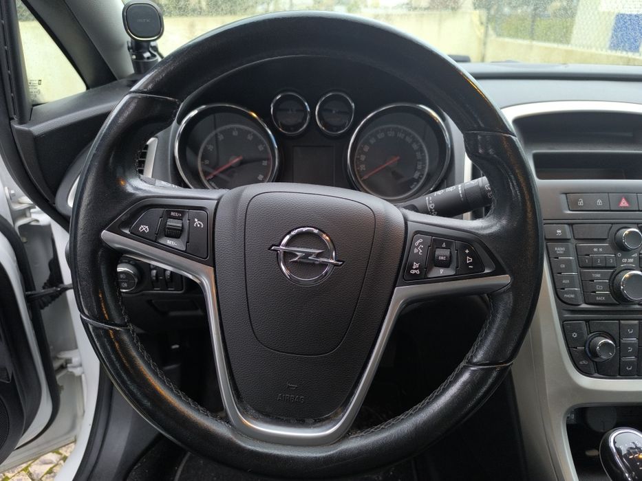 Opel Astra Sports Tourer J de 7/2012 a GPL, melhor oferta