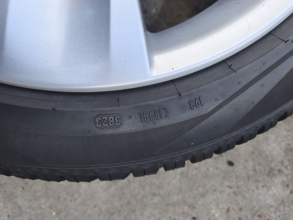 225/45/17 Styling 327 8jx17 et30 6790172 Pirelli Cinturato 3823