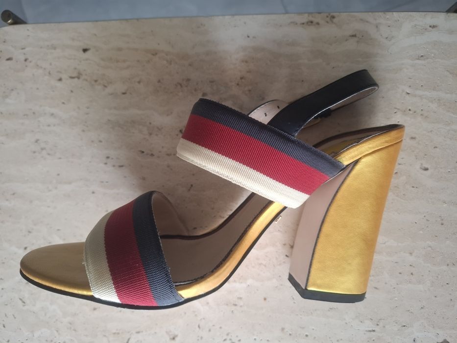 Летние босоножки на каблуке Gucci