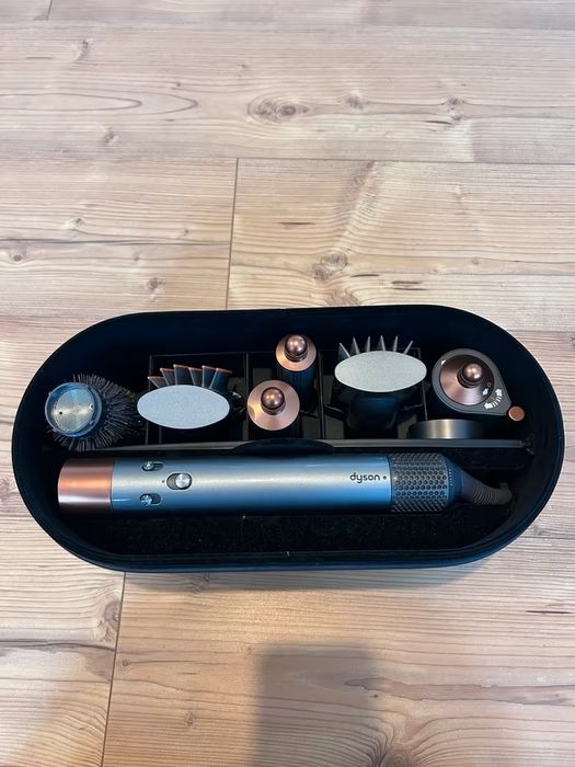 Dyson Airwrap Multi-Styler mit vielen Aufsätzen