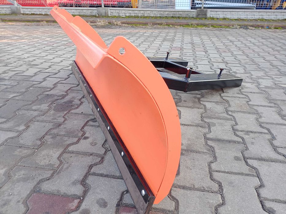Lekki pług do wózka widłowego szerokości 150cm z regulacją mechaniczną