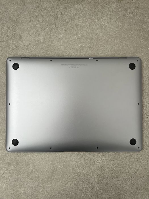 620$ MacBook Air 13" 2020 Z1240 M1 / 16 GB / 256gb SSD