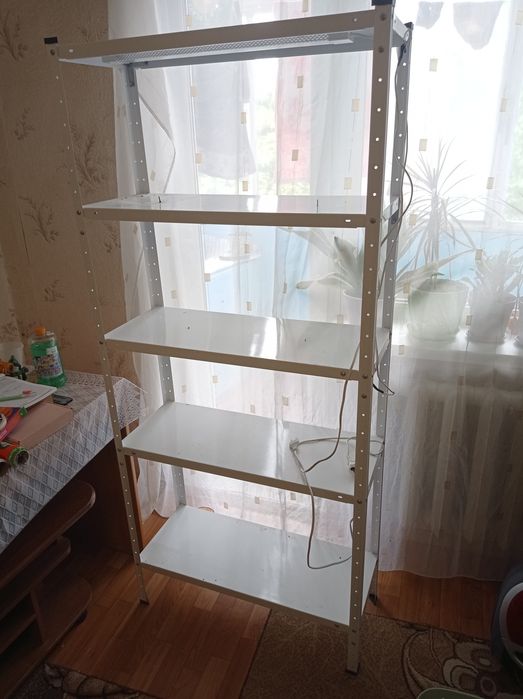 Продам СРОЧНО поличку для квітів з лампапи