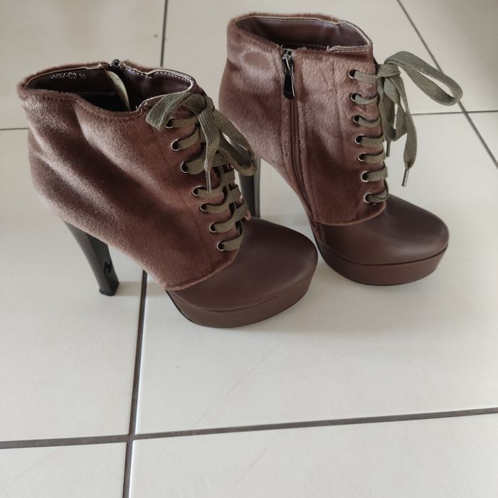 Damskie buty na obcasie + gratis druga para butów