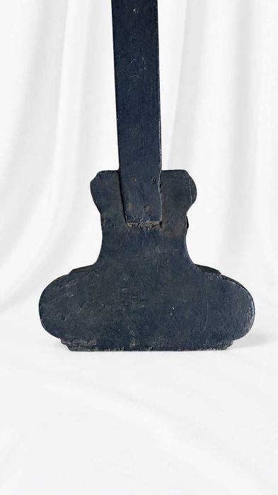 Cruz Antiga de Altar em Madeira com Cristo em Ferro Fundido Policromado – c. 1890–1910
