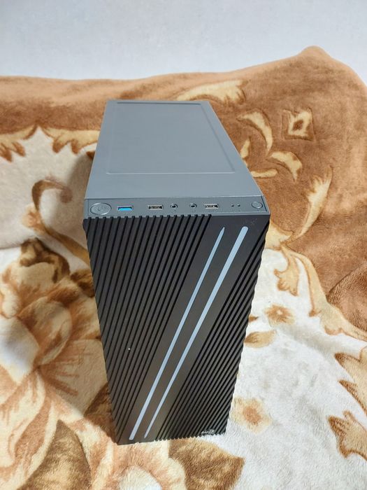 Корпус от Aerocool Streak RGB