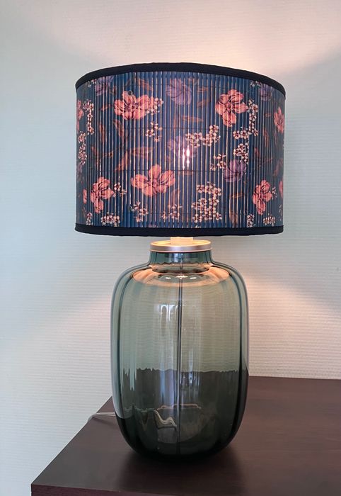 lampa stołowa z abażurem