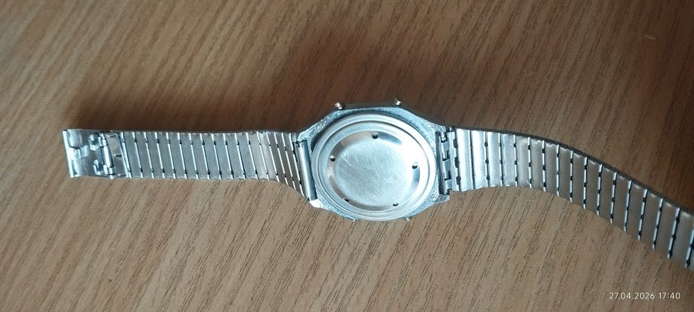 Часы электронные DL 80-х годов