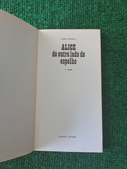 Alice do outro lado do espelho - Lewis Carroll