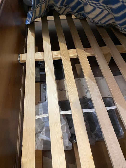 Ліжко та комоди два штуки