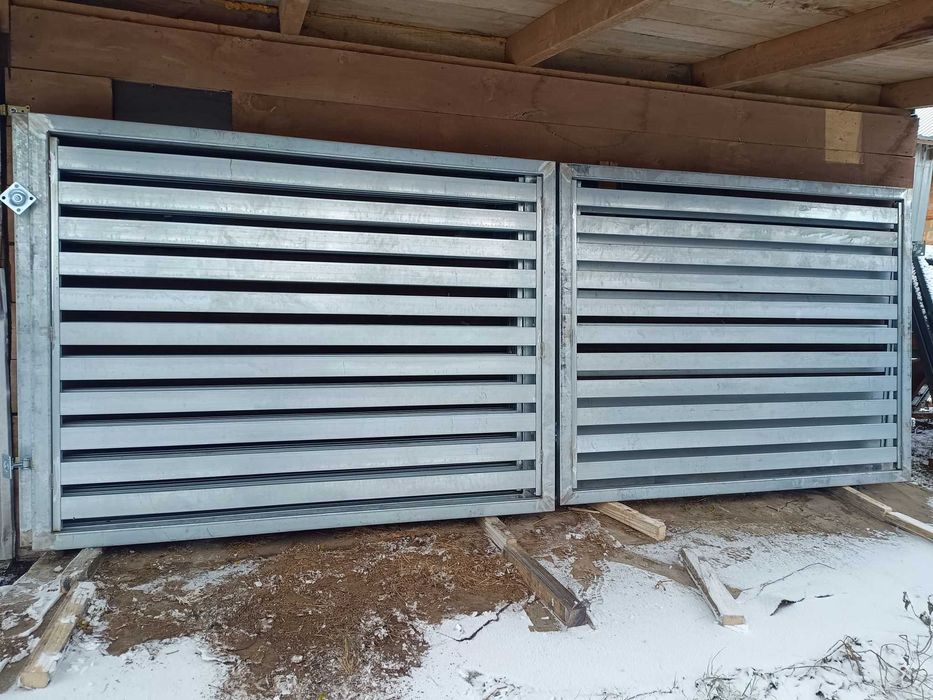 Wjazdowa brama w pioruny