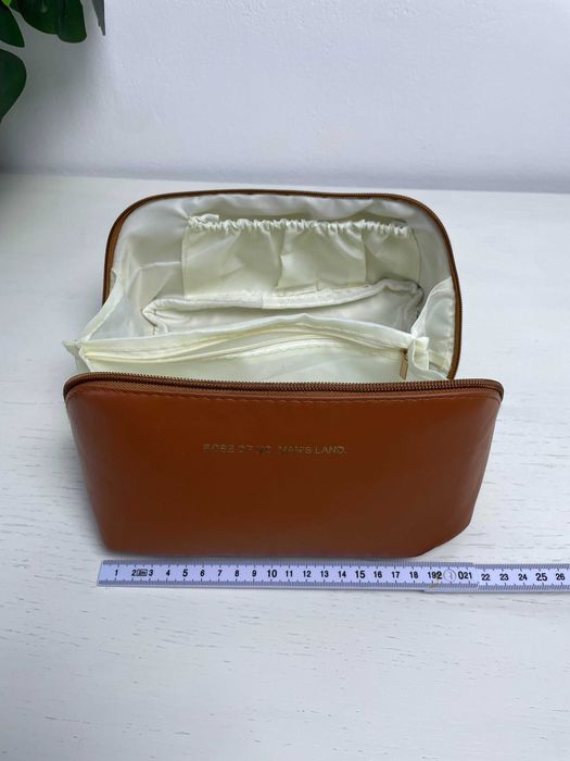 Kosmetyczka jasno-brązowa, rozkładana 21 cm