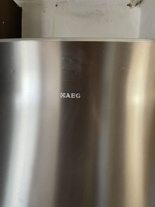 Продам холодильник AEG