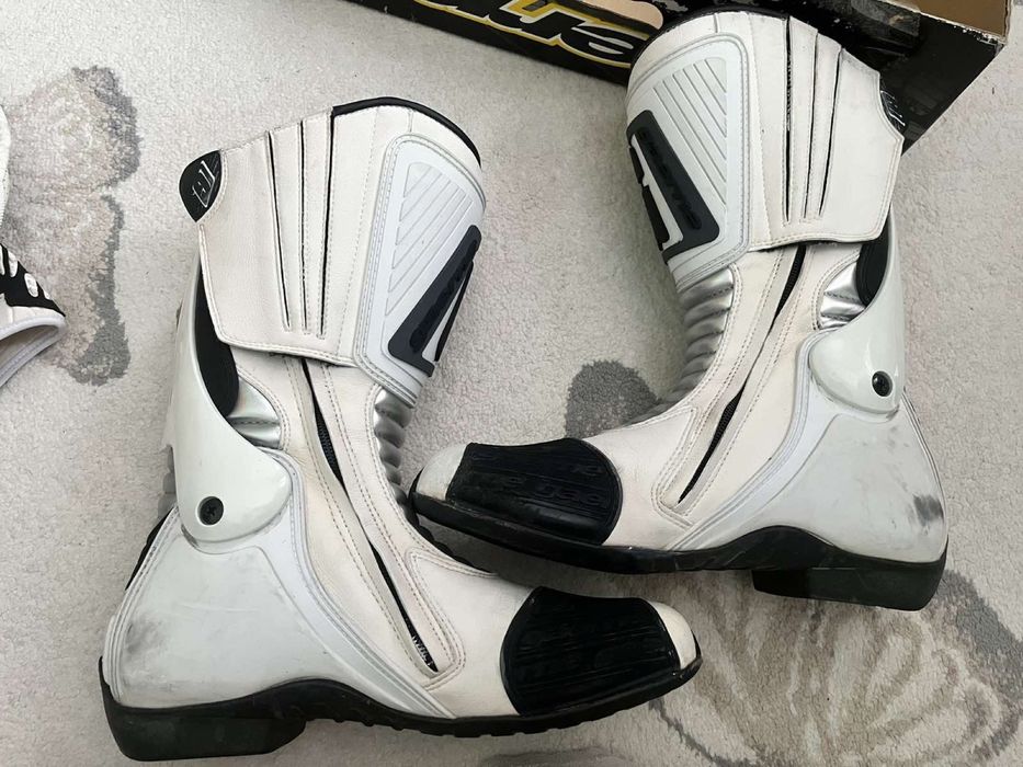 Продам мотоботи