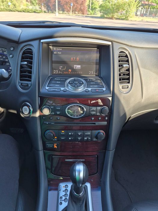 Продаю Infiniti QX50 2017