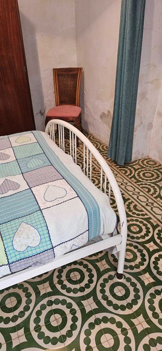 Quarto Completo – Cama + Mesa de Cabeceira + Roupeiro