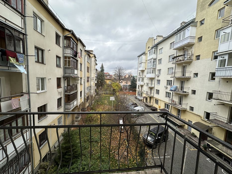 Продається світла та простора 2-кімнатна квартира вул. Мулика