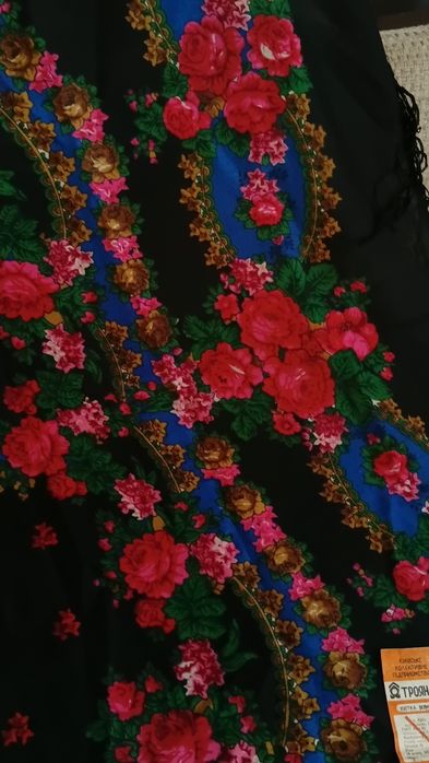 Хустка вовняна з китицями СССР. Розмір 148×148+-4см. Нова!!!