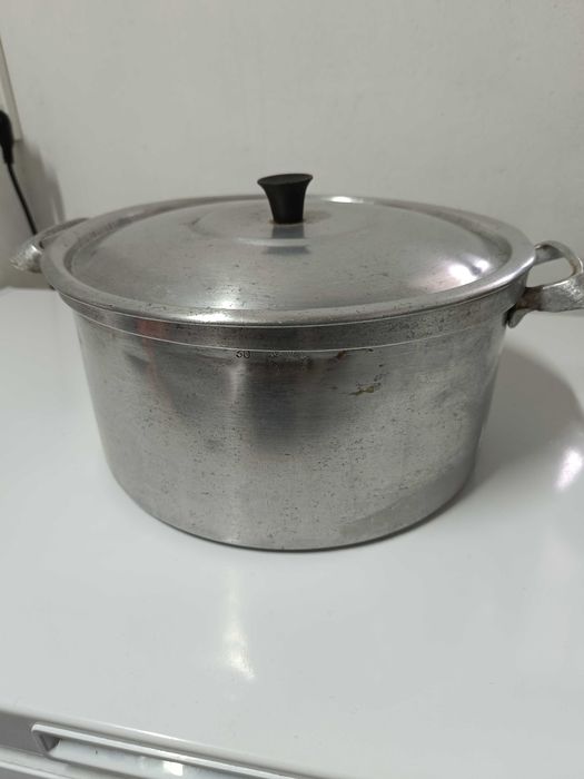 Tachos de alumínio antigo com tampa n. 26, 28 e 30