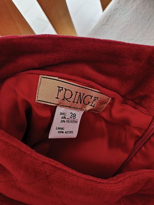 Um lote de 3 saias de boa fazenda + gorro de lã