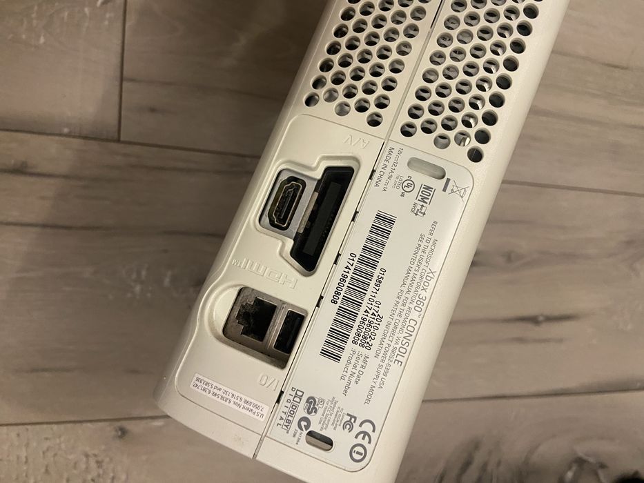 Xbox 360, pad i gry + dodatkowy dysk
