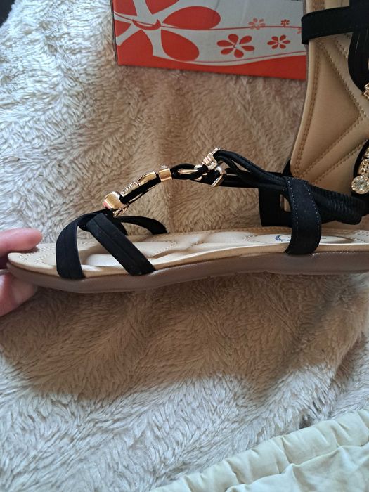 Sprzedam sandały nowe damskie roz.37