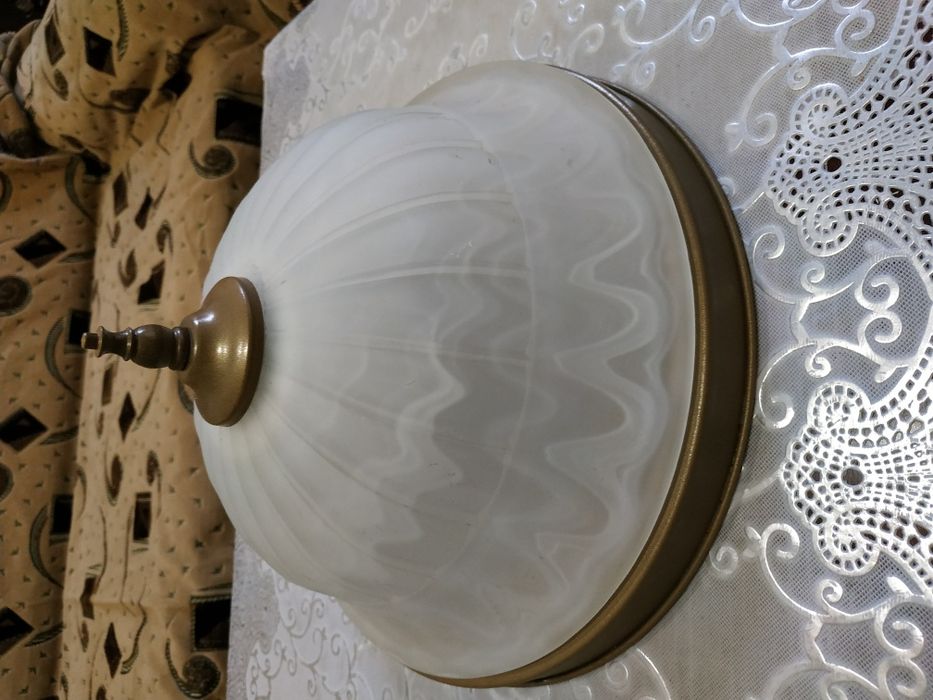 Продам хорошу люстру.