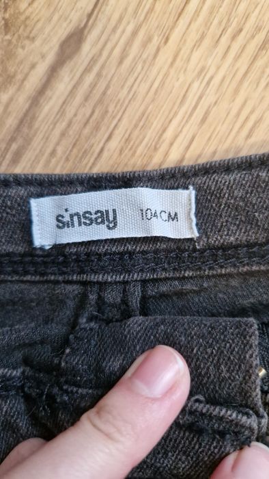 Czarne jeansy Sinsay roz. 104 nowe