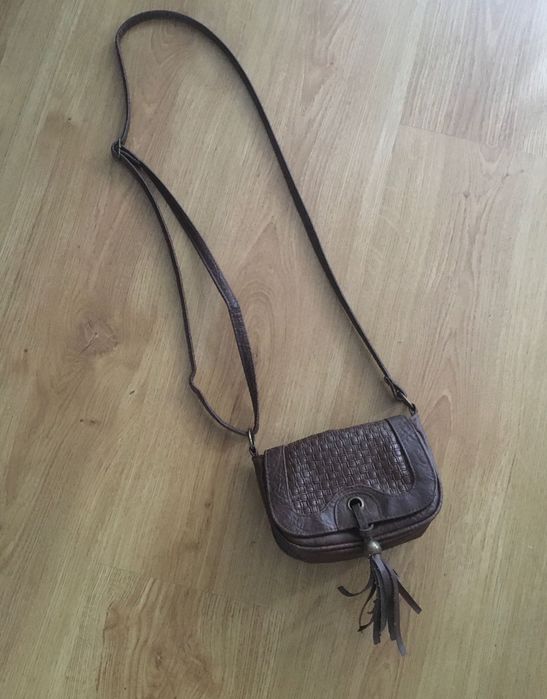 Torebka mała listonoszka brązowa regulowany pasek