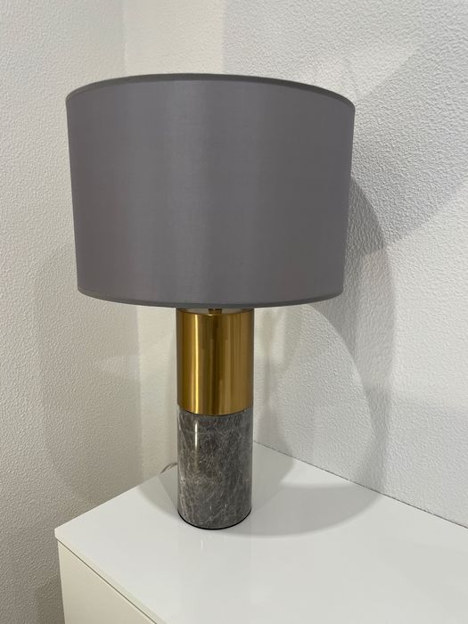 Candeeiro de mesa em marmore