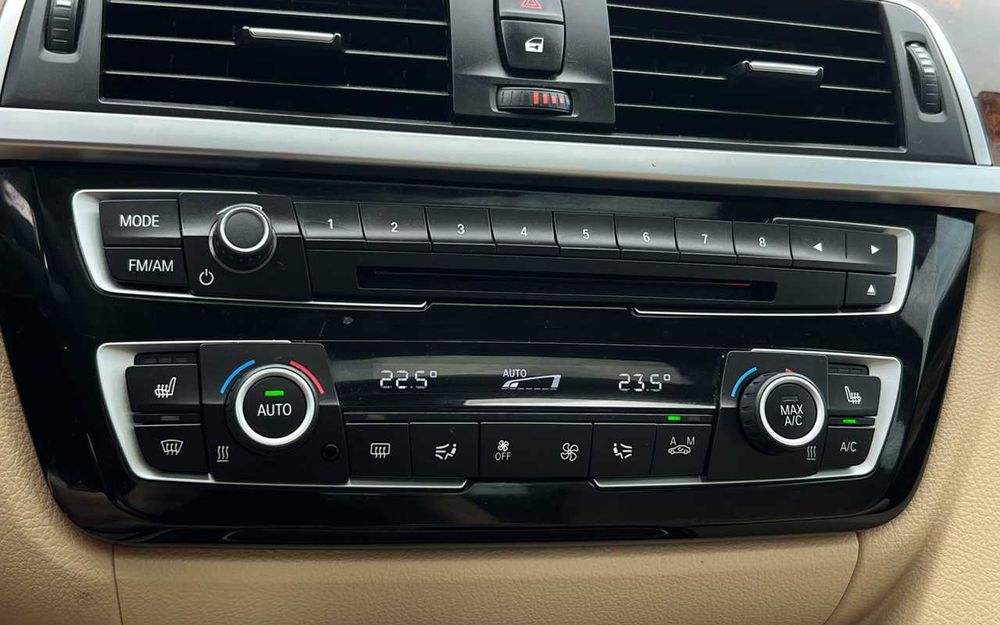 BMW 320 I 2017 року