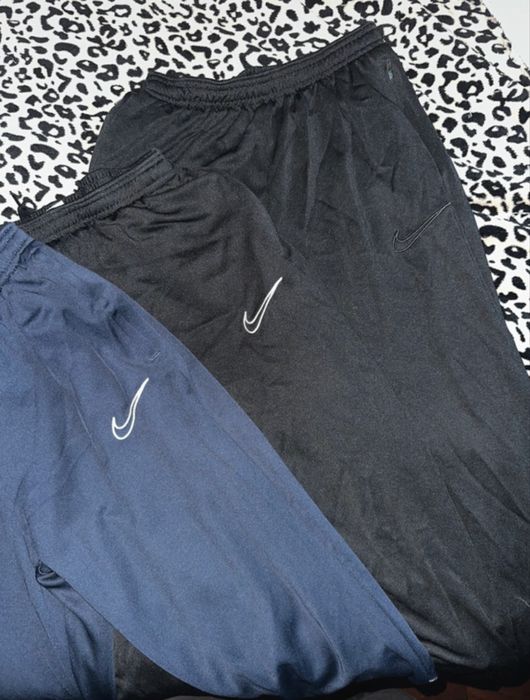 3 calças da nike