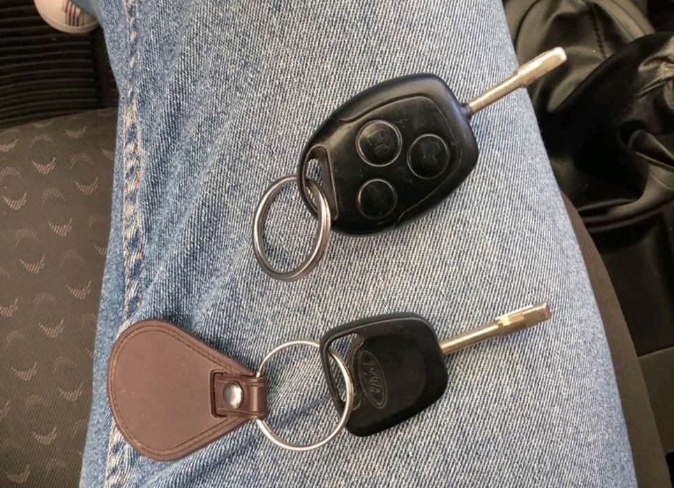 Ford Focus 1.4 a GPL em muito bom estado (Aceita-se Troca por Mota)