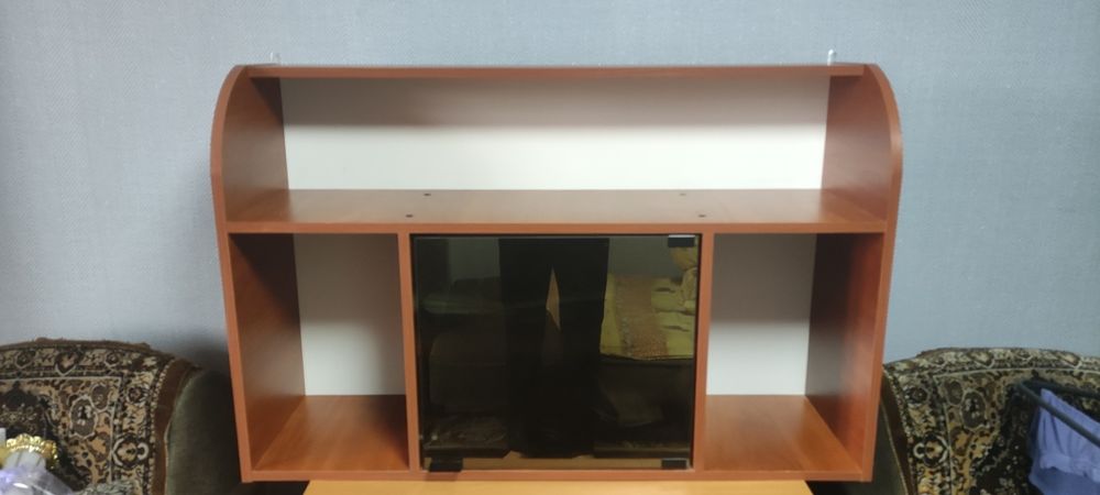 Настінна книжкова полиця