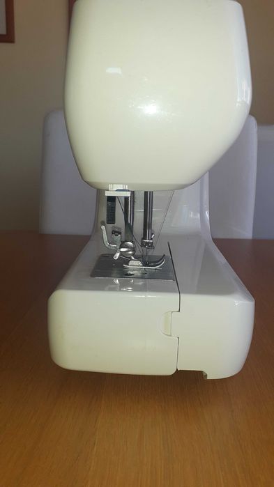 Máquina de costura (para peças)