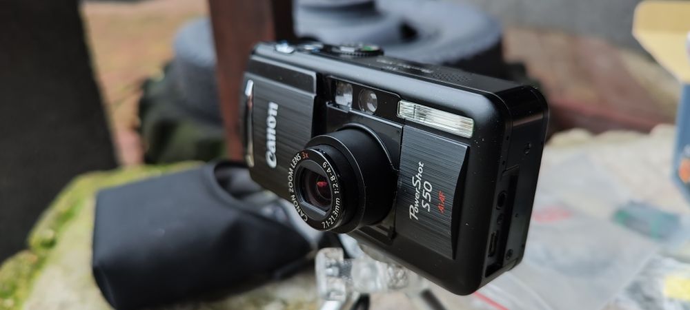 Canon PowerShot S50.