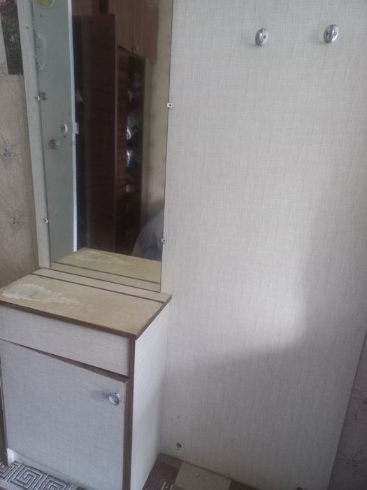Прихожа. Прихожка. Передпокій. Тумбочки.  Вішалка