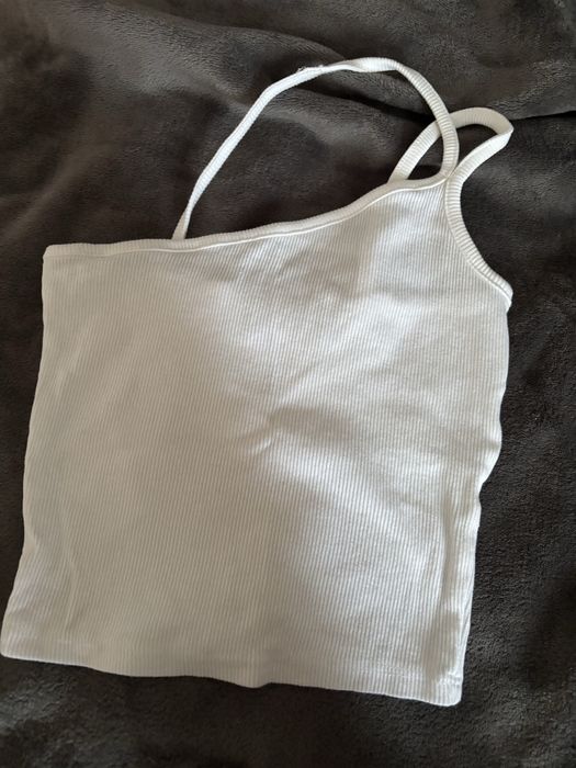 Білий топ з бретельками на одну сторону Cropp