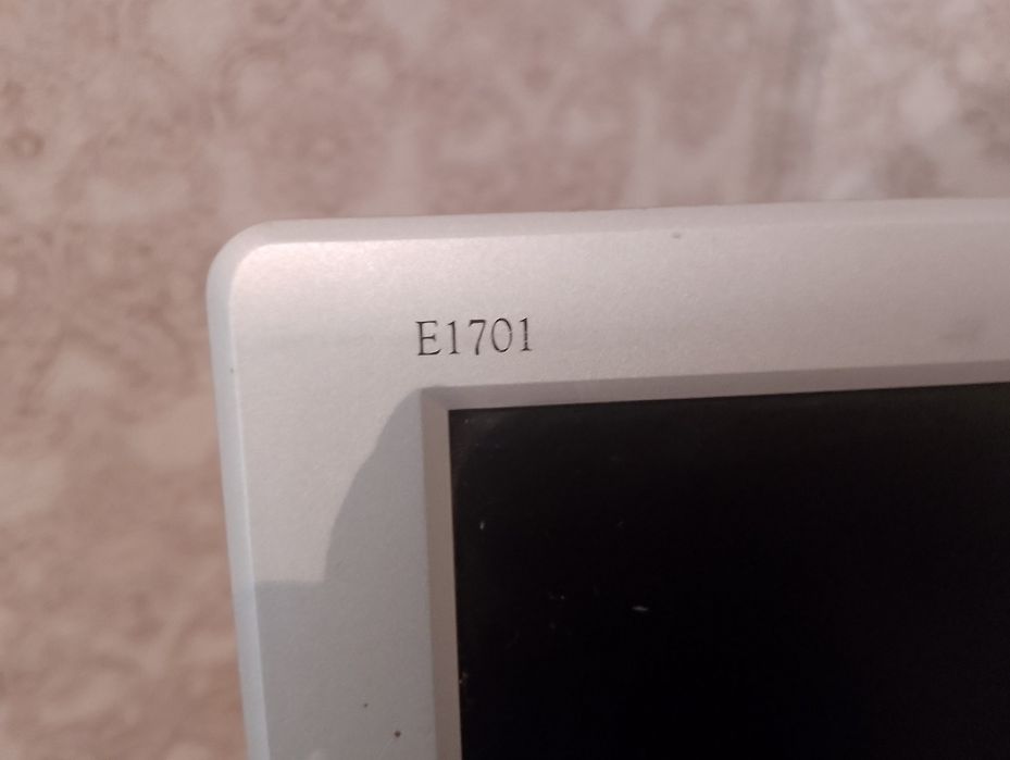 Монітор 17 дюймів, з блоком живлення на 19в.