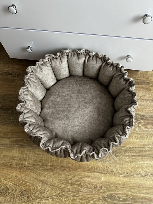 Лежанка для собак та котів