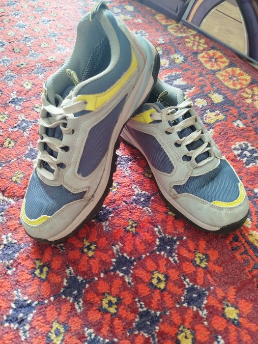 Продам кросівки (весна- осінь)