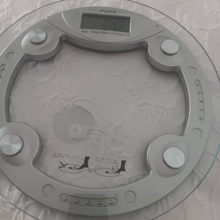 Vendo balança de casa de banho