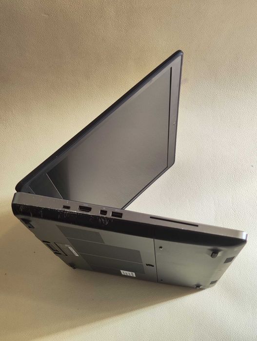 Ноутбук Dell Precision 7710 17" IPS Core i7/16Gb/SSD/nVidia M5000M 8Gb