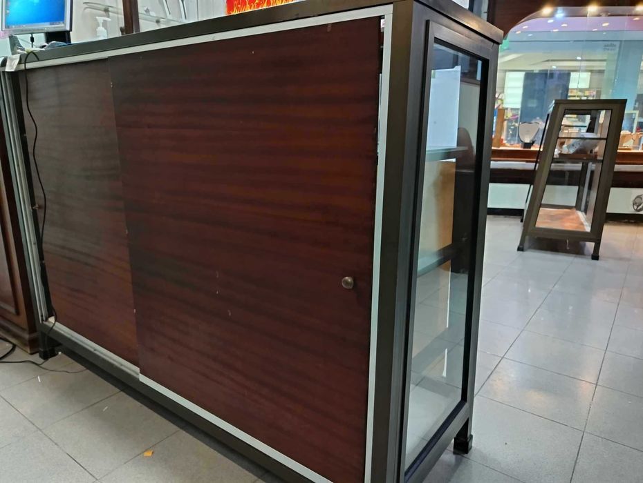 Balcão/Vitrine de loja em alumínio e vidro