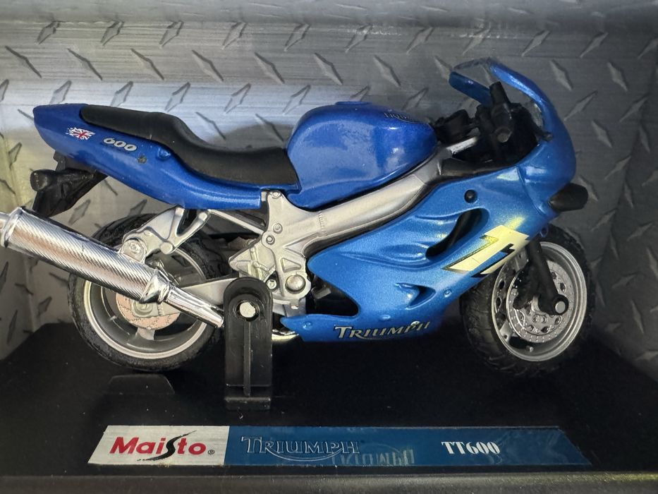 Classico Mini Cooper + TriumphTT600 1:39