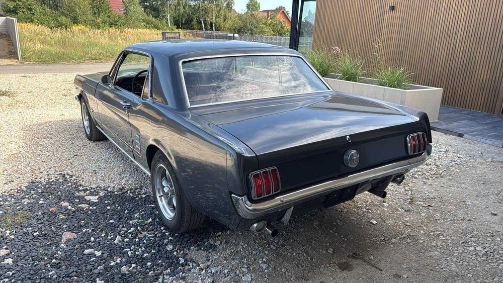 Ford Mustang  V8