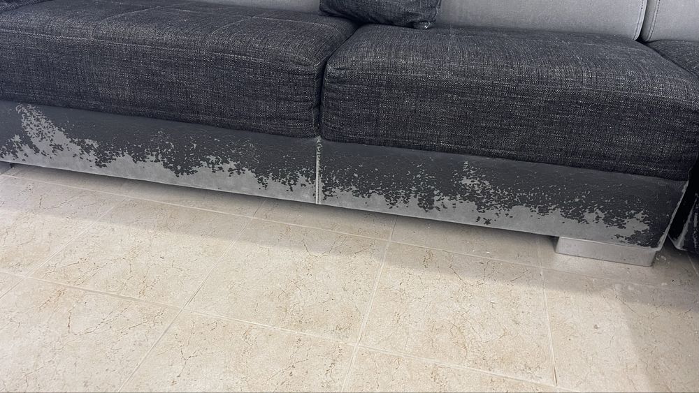 Sofá em L com Chaise + Puff